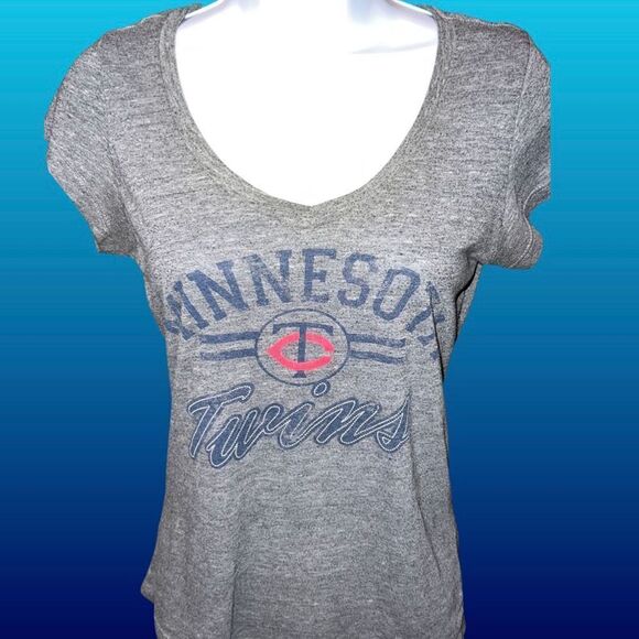 ⚾️ Mn Twins Baseball V Neck T Shirt Size Medium - Picture 1 of 4